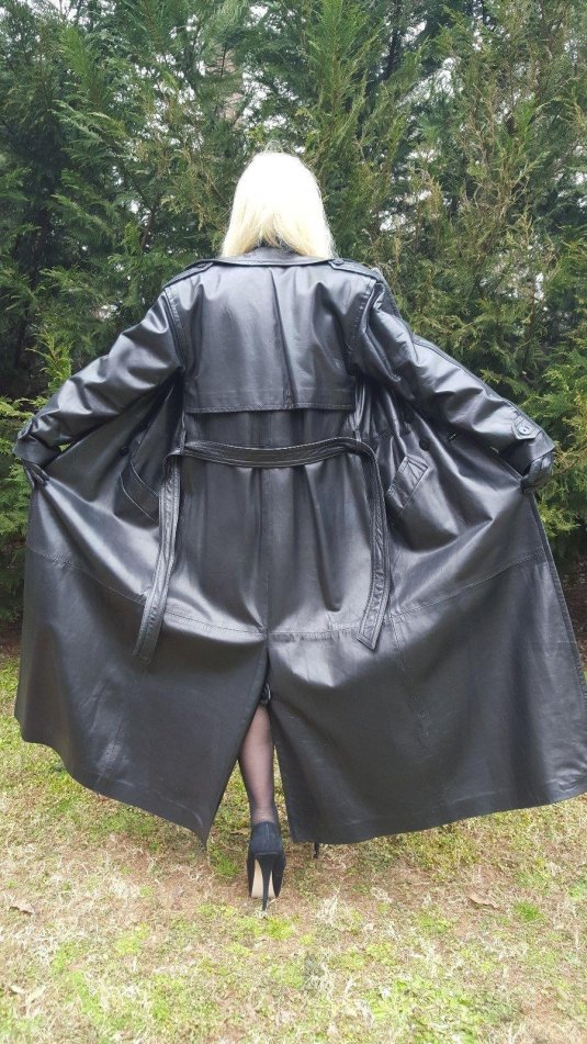 Латексный плащ женский длинный