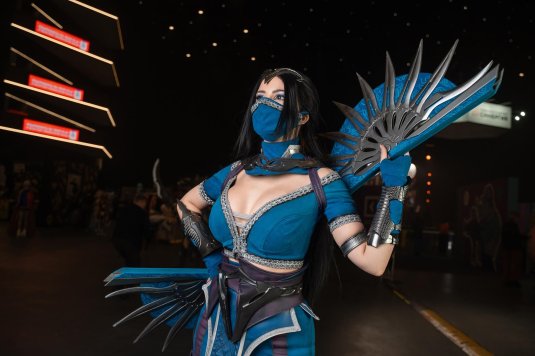 Китана из mortal kombat