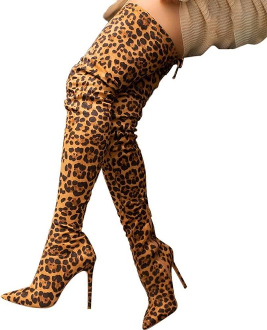 Леопард на бедре