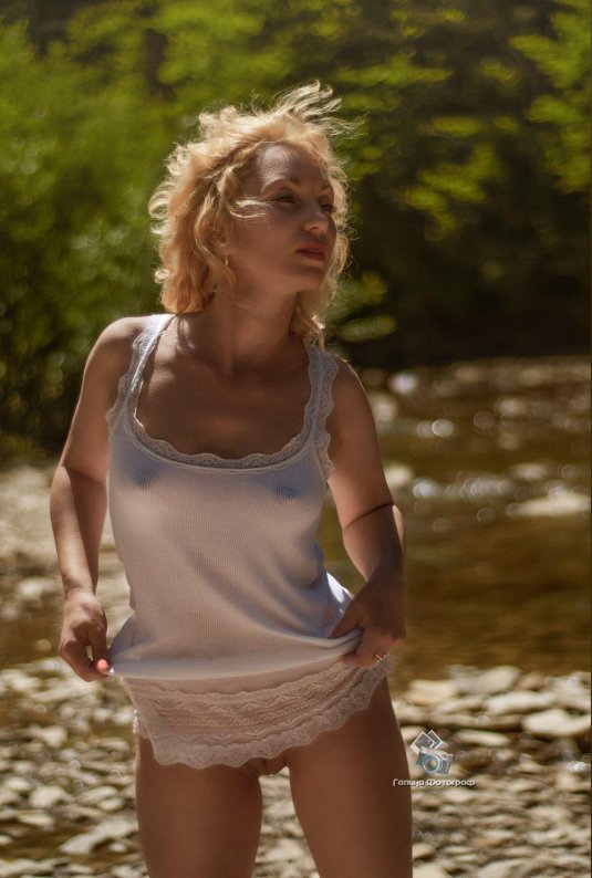 Мокрая майка