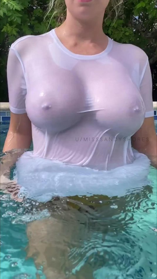 Мокрая майка