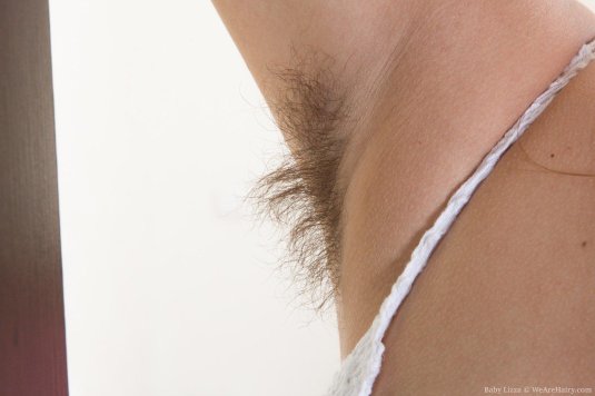 Голая baby lizza волосатые подмышки