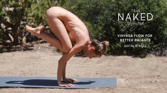 Голые девки занимаются йогой