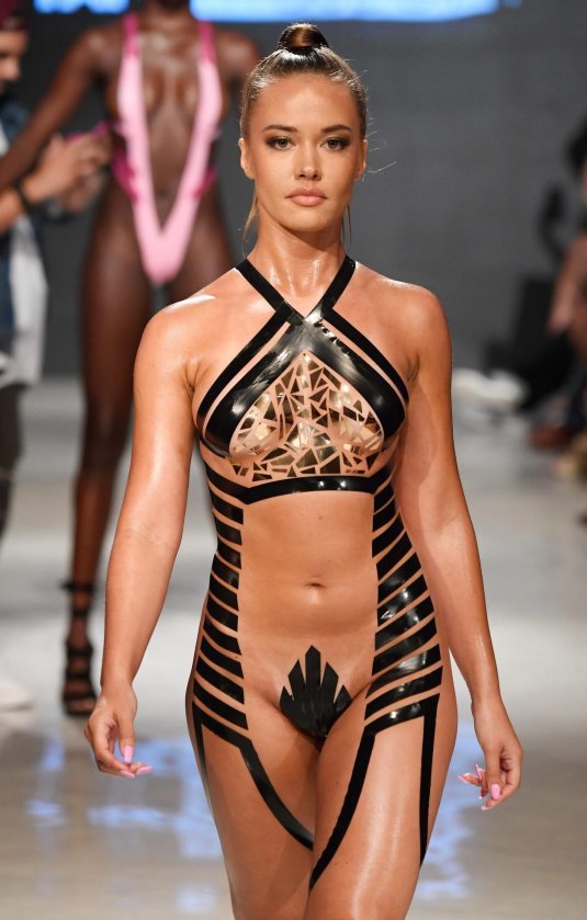 Купальник black tape project