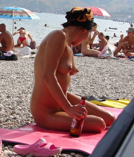 Голые на нудистском пляже