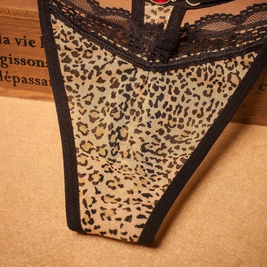 Леопардовые стринги