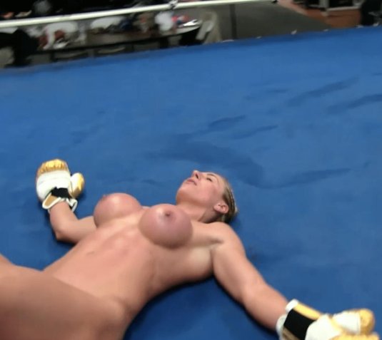 Голые на ринге