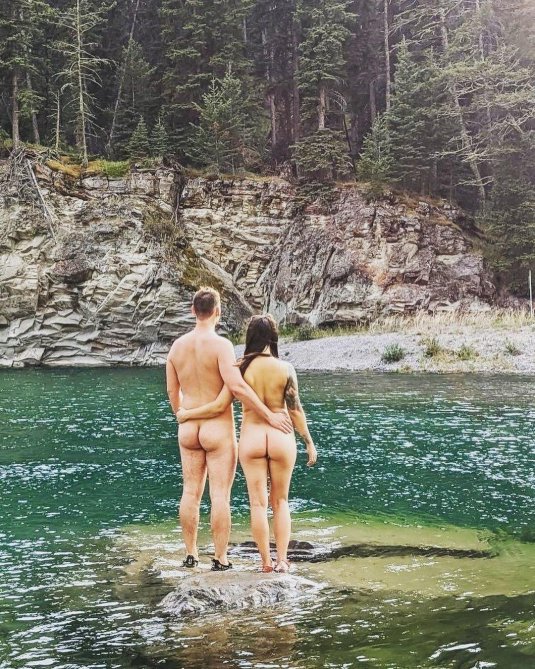 Семейное купание голышом