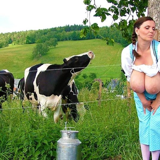 Доярка с большими сиськами