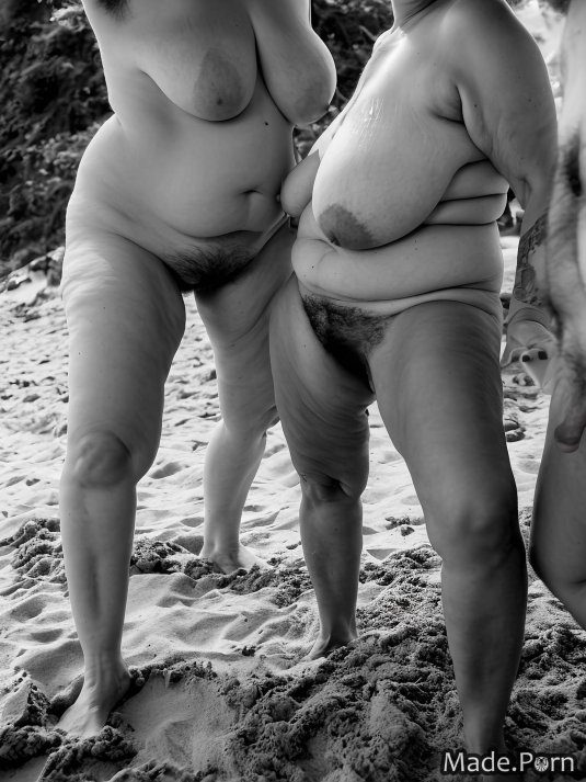 Голые толстые на пляже