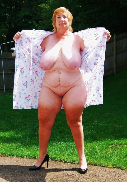 Голые старухи с большими бедрами