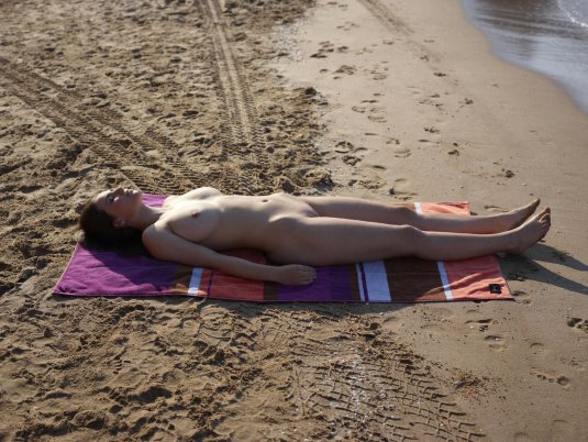 Загораем голышом