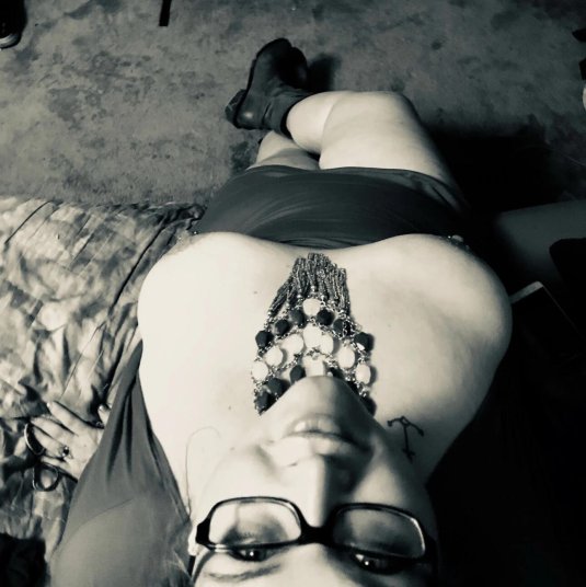 Толстушка голая