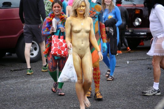 Парад голых красивых женщин