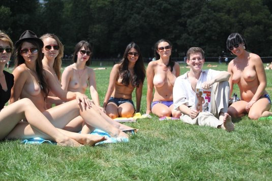 Голые студентки отдыхают