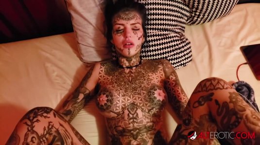 Татуированную эмбер люк sex