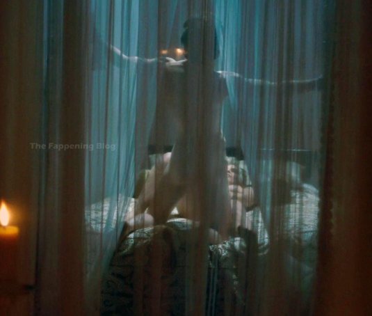 Уоллис дэй голая