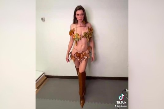 Джулия фокс 2022