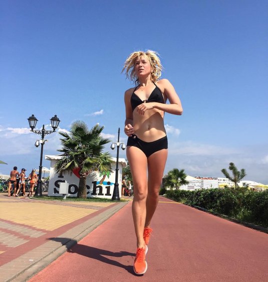 Полина гагарина в купальнике 2022 год