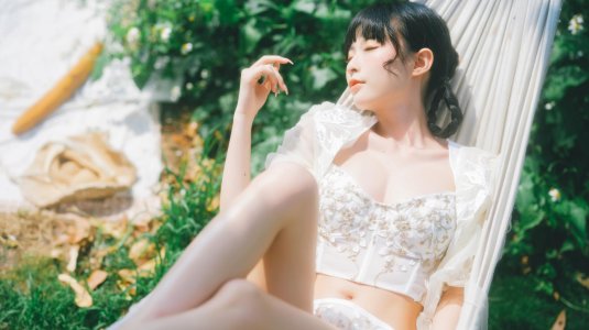 Красива девушка