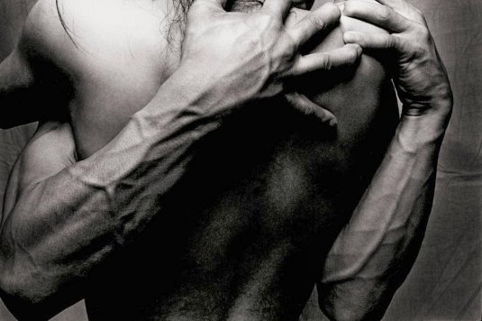 Крепкие мужские руки