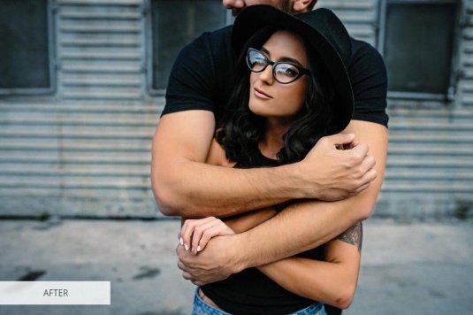 Мужчина обнимает женщину