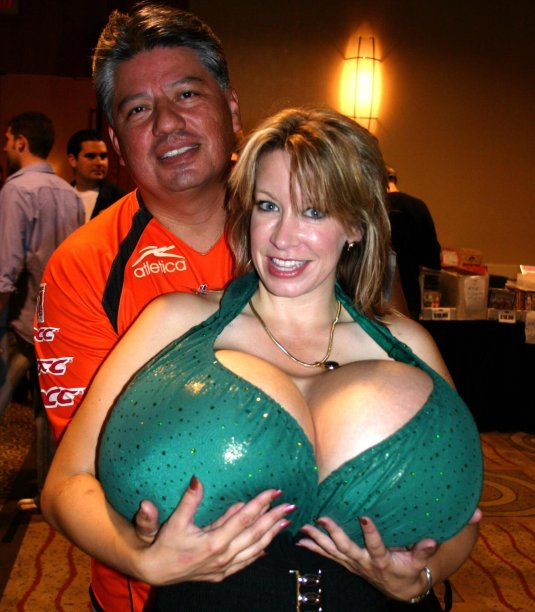 Челси чармс размер груди