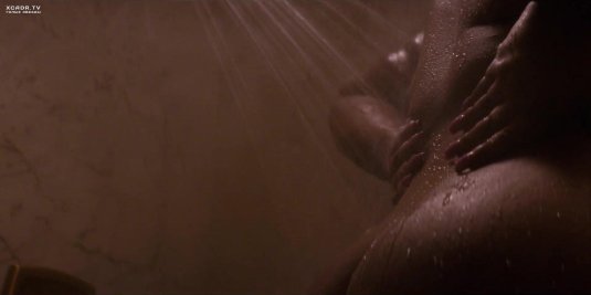 Девушка в душ