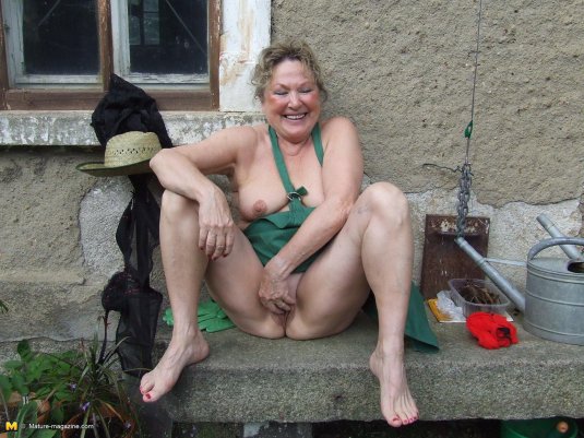 Голые бездомные старухи