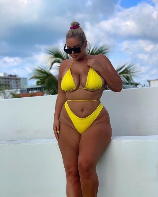 Девушки с пышной формой