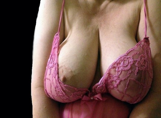 Огромные сиськи в бюстгальтере
