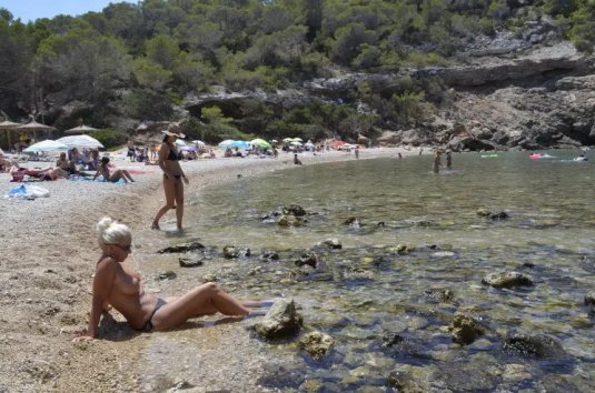 Испанский нудисткий пляж