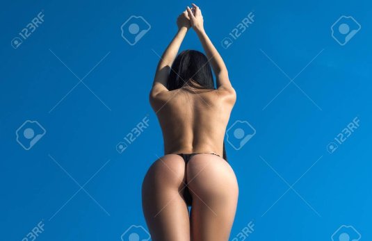 Голые попки брюнеток