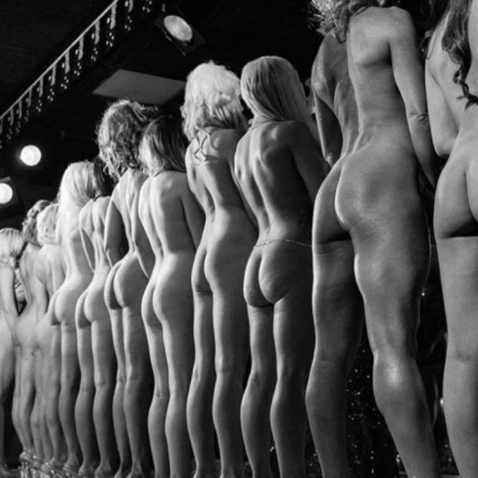 Конкурс красоты в стиле ню