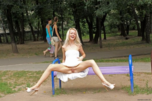 Эротика под юбкой