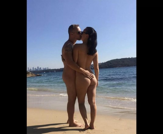 Пара на пляже