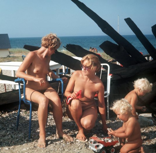 Нудисты на пляже chorvatsko