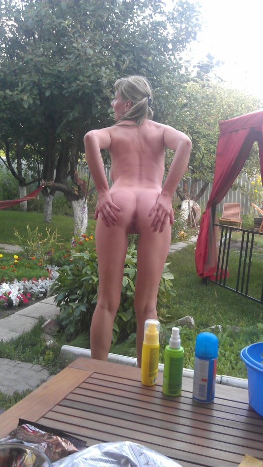 Голая на даче