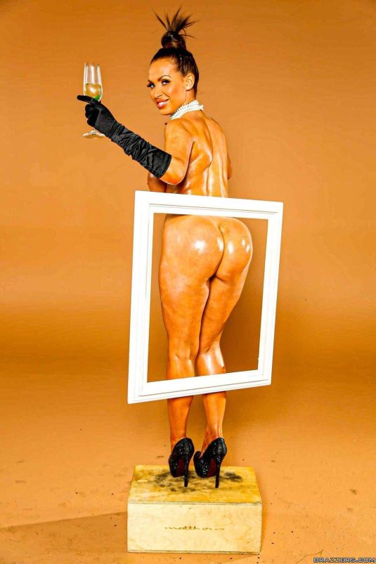 Ким кардашян фотосессия с шампанским