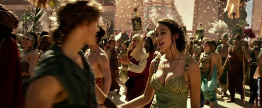 Кортни итон боги египта