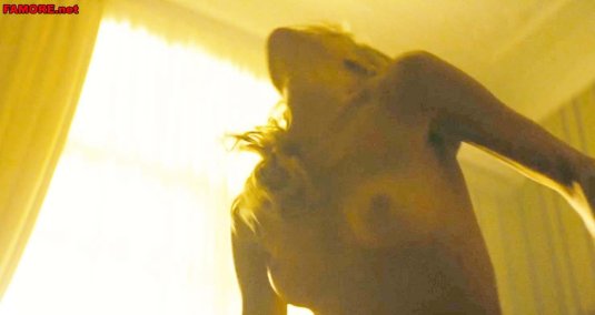 Обнаженная актриса