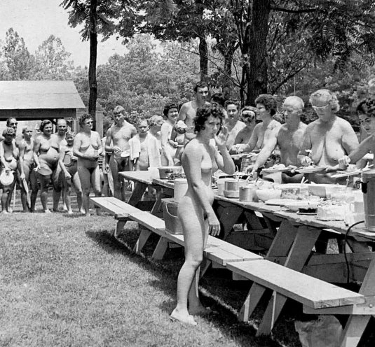 Голые в советском лагере