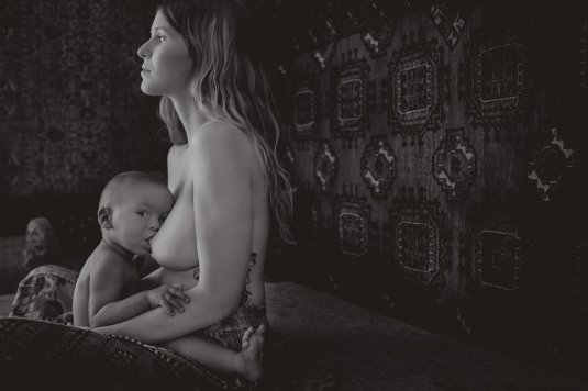 Эротичное грудное вскармливание