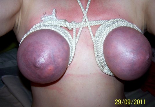 Огромные сиськи лопнули