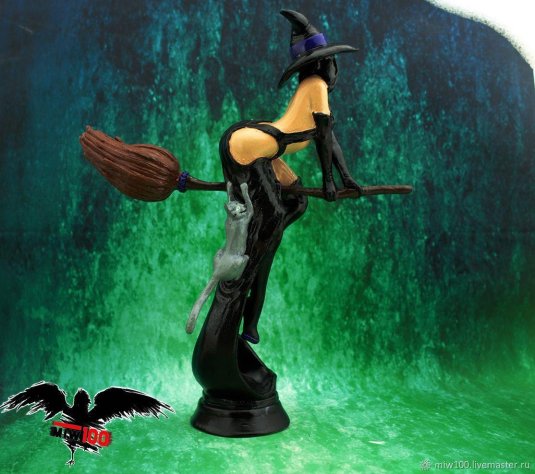 Фигурка ведьмы