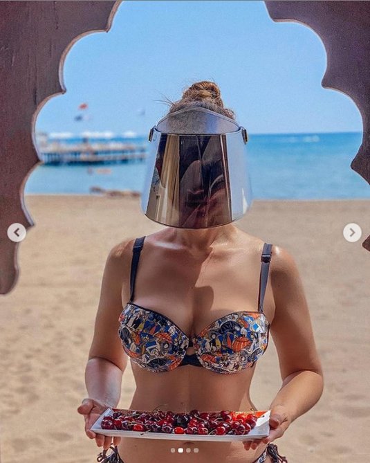 В купальниках на пляже