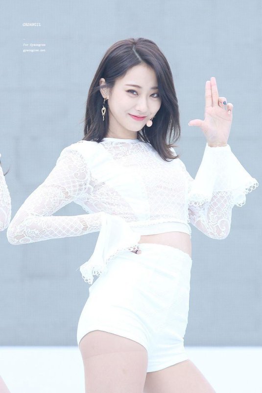 Красивая азиатская девушка