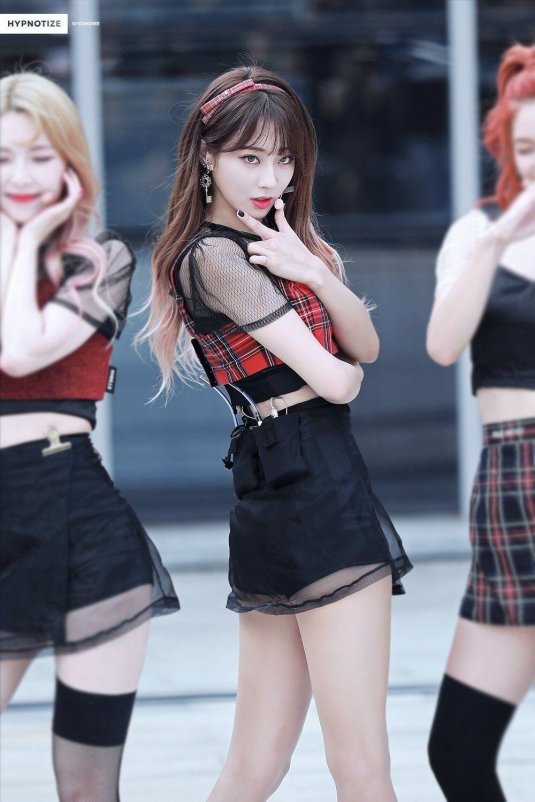 Красивая азиатская девушка