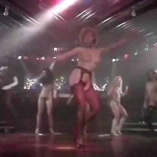 Танец голышом