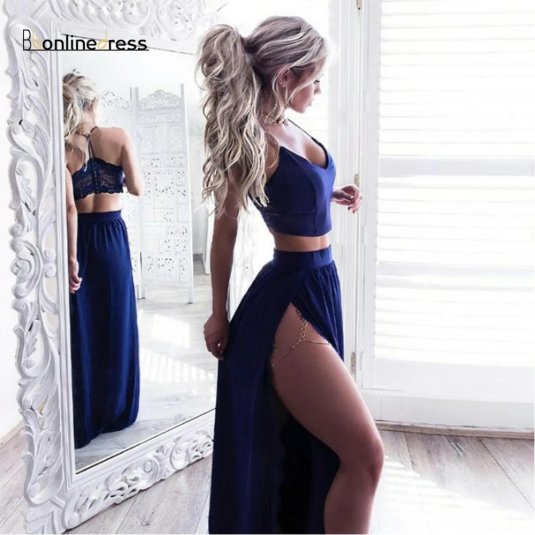 Блондинка в вечернем платье